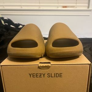 Yeezy Ochre slides size 5 mens
